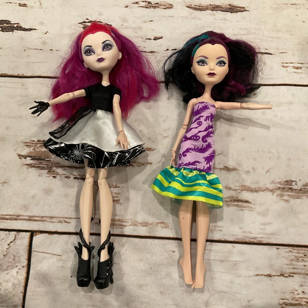 EVER AFTER HIGH RAVEN QUEEN AND EVIL QUEEN DOLLS